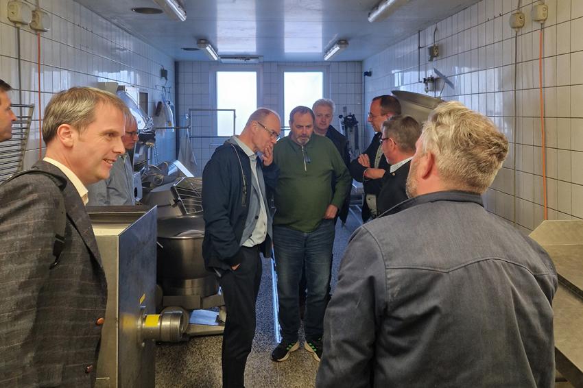 Gespräche am Feldrand: Staatssekretär in Bischofferode