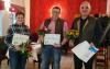 Vertreterinnen und Vertreter der geehrten Betriebe (v.r.): Iris Staufenbiel (Agrargesellschaft Luhnetal mbH Lengefeld), Marko Hesse (AGN Agrargesellschaft mbH Neunheilingen) und Ralf Marold Marold (Ökologischer Samenbau GmbH &amp; Co. KG Mittelsömmern)